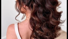 Păr brunet, nu-ți pasă: coafuri fără efort pentru o atmosferă casual