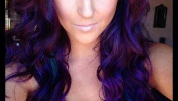 Violete vibrante: inspirații pentru culoarea părului violet pentru fiecare nuanță de piele